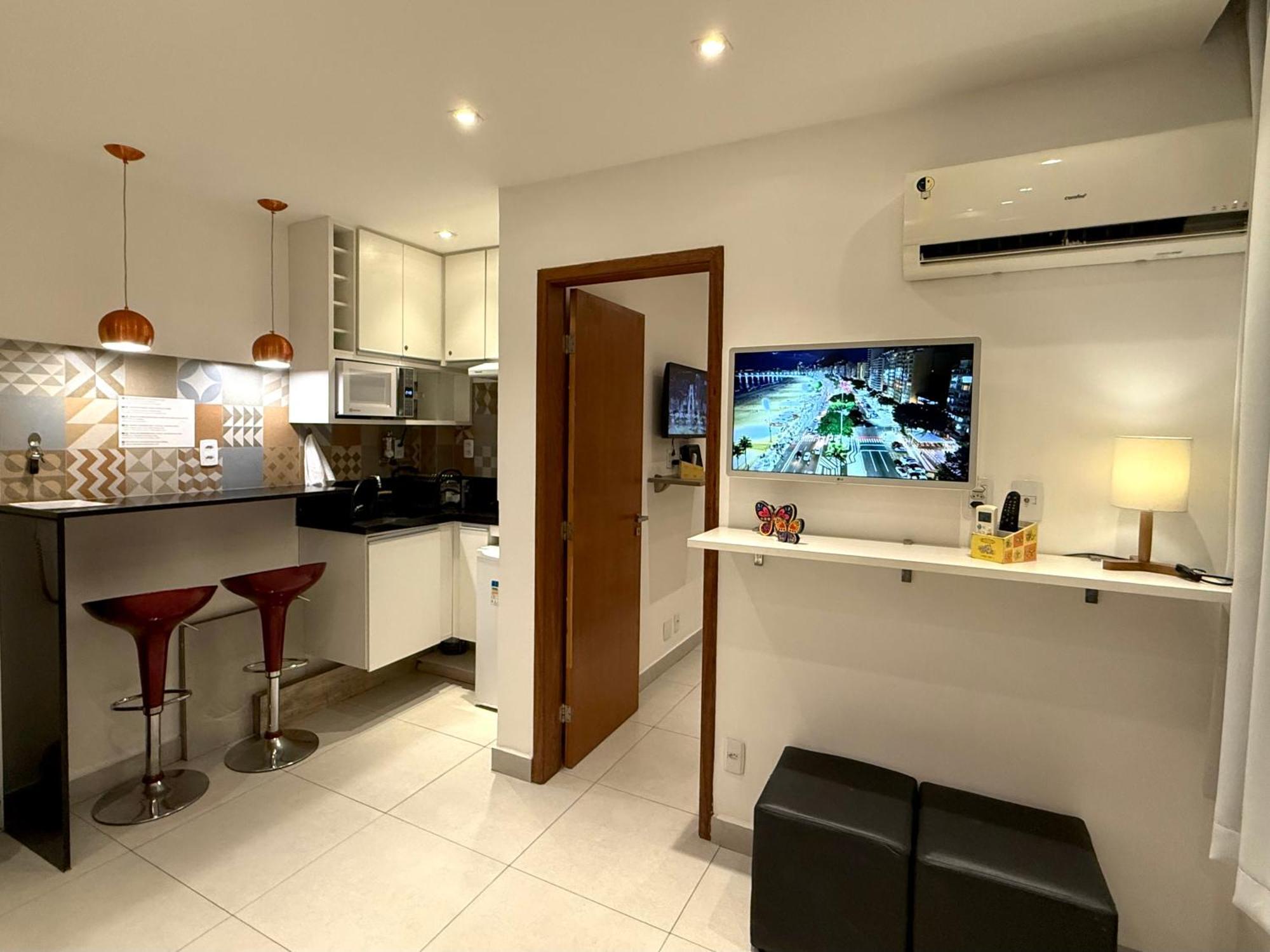The Best Apartment In Copacabana - Quarto E Sala - Rio de Janeiro — Photos 1